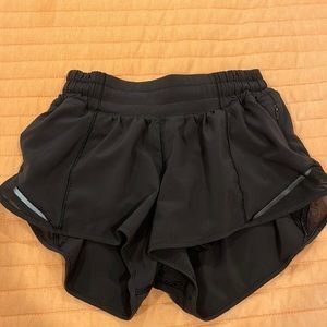 Black lululemon hotty hots